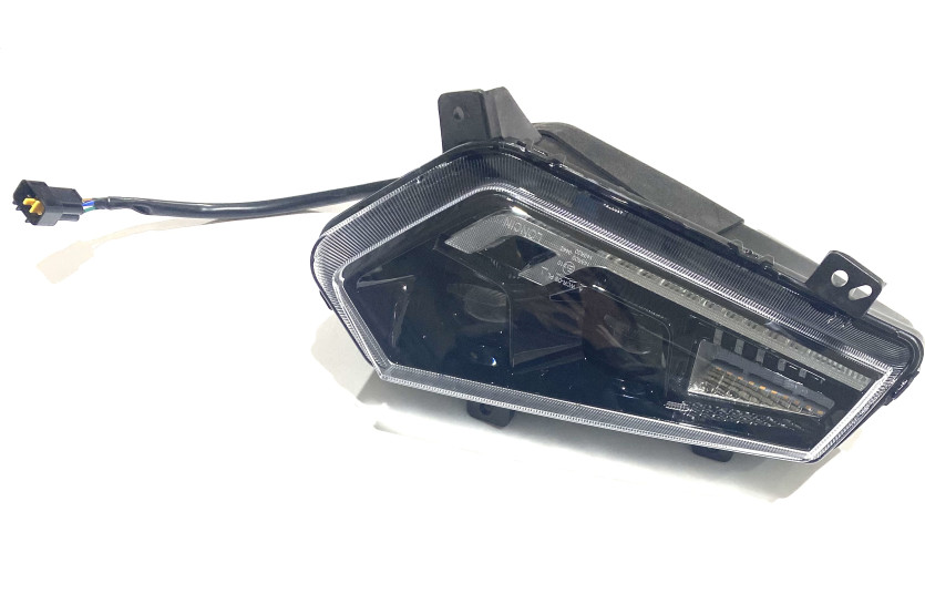 Фара правая Xwolf 700