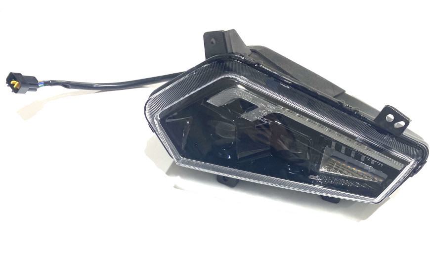 Фара правая Xwolf 700