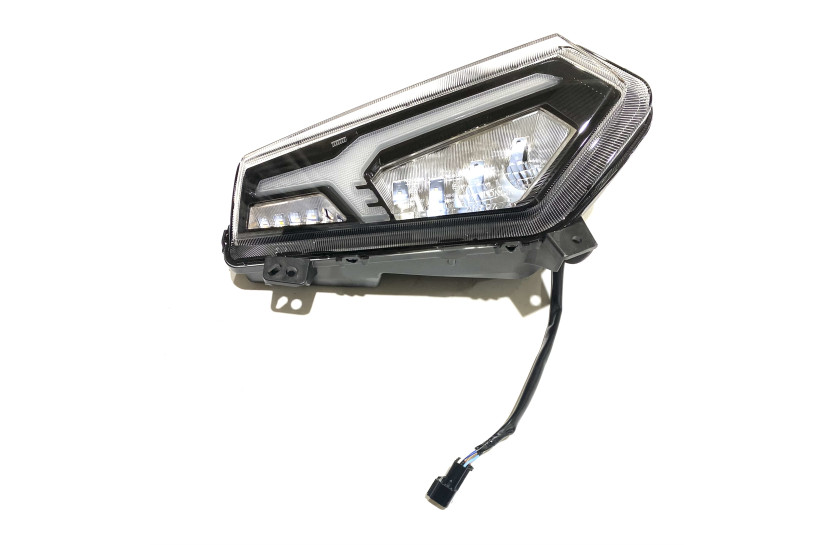 Фара правая XWOLF550L