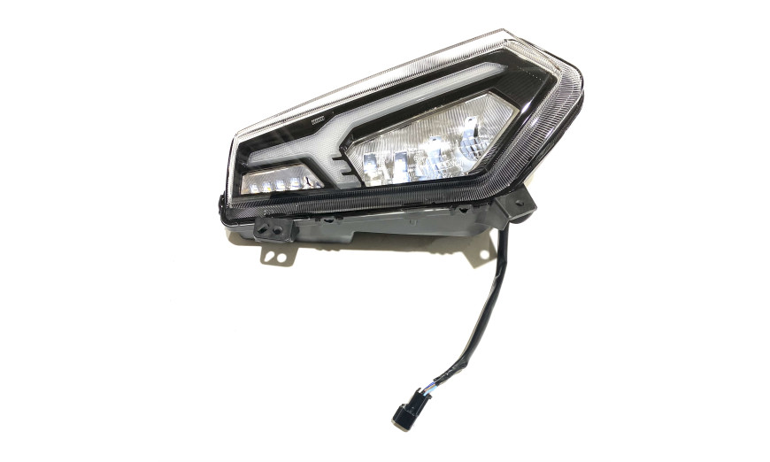 Фара правая XWOLF550L