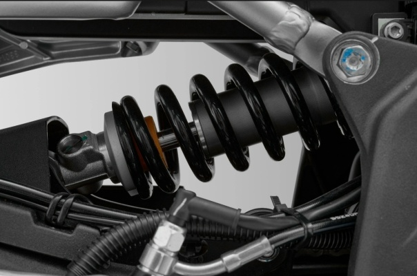 QJMOTOR SRK 421 RR — это не просто мотоцикл. Это заявление.